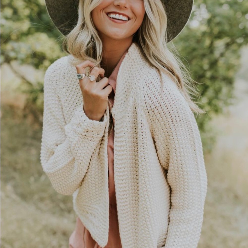 Gorgeous Cream Knit Sweater Cardigan